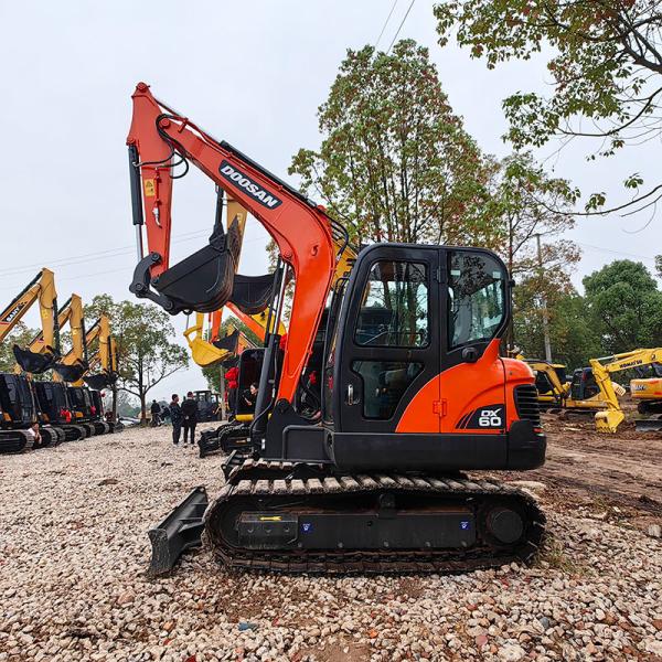 Crawler DX60 Used Doosan Excavators 95% New 40KW Rated Power 0.21m3 Bucket Capacity