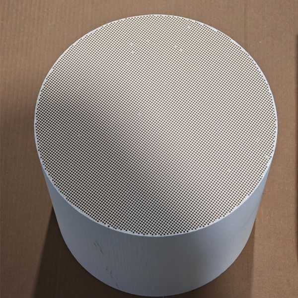 Catalytic Coated and Low Temperature Regeneration CDPF for Euro VI Truck Emissions