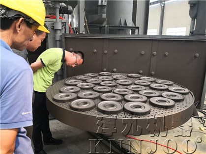 Машина Derust взрывного устройства Turntable роторная 2654*560mm стальная снятая очищая