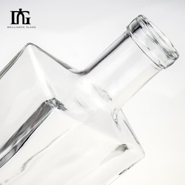 Accptable OEM/ODM 700ml Square Shape Glass Bottle for Whisky Gin Vodka Spirit Choice