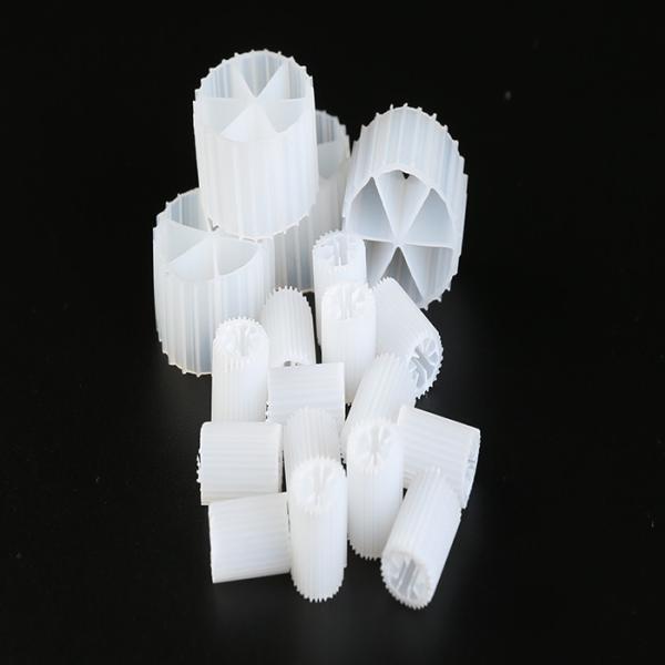 Bolas materiais do HDPE do Virgin dos meios de filtro dos furos K1 da longa vida 19 bio para RAS e águas residuais