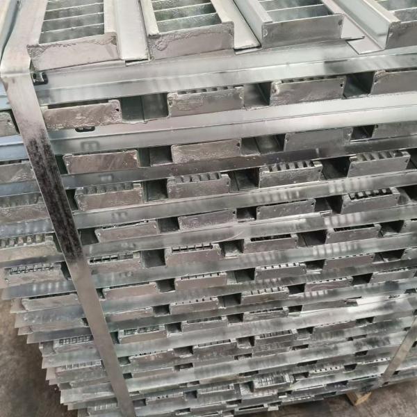 Customized Size Bearing Bar Anti Slip Grating For Heavy Duty Applications