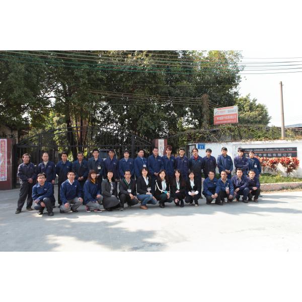 Стол для пикника на открытом воздухе из перфорированной стали с скамейками