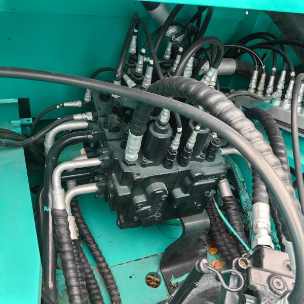 26T Medium Used Kobelco Excavators Sk260 Earth Moving Crawler Hydraulic Excavator