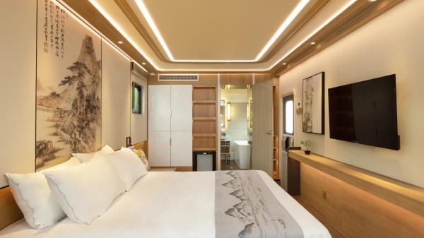 Counter Booth Meeting Area Hotel Trailer With Double Bed Eco Friendly Curtain Luxury Camper Trailer Rv