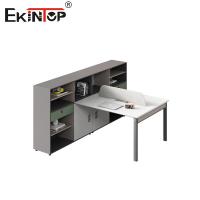 Station de travail en bois de haute qualité dans un style moderne avec armoire