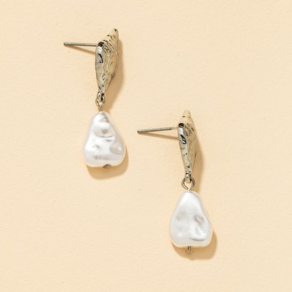 2025 Popular and Elegant a Pair of Opposite Sex Pearl Earrings Hot Selling