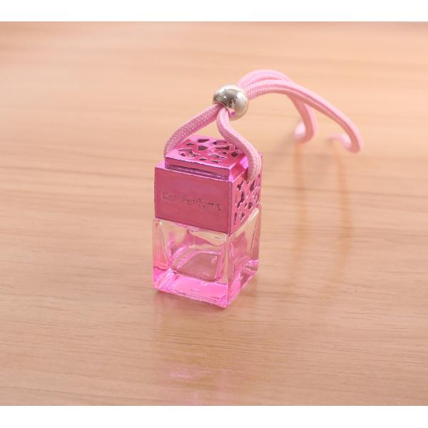 Botella de vidrio de perfume para automóviles de 6 ml de color personalizado con tapa y cuerda de colores