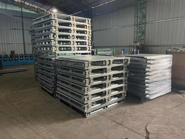 Producteurs de palettes d'entrepôt en acier galvanisé compatibles avec les chariots élévateurs robustes