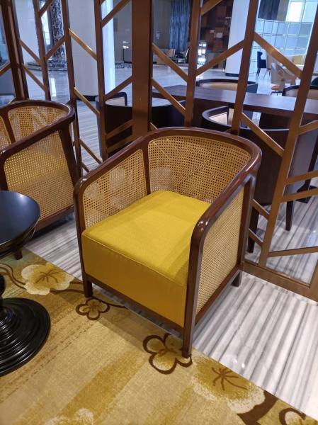 Gelaimei Hotel Lobby Furniture Solid Wood Easy Chair With Tea Table OEM Welcome