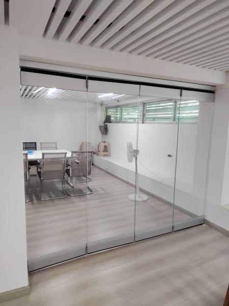 Typhoon Resistance Aluminum Folding Door Customized Tempered Glass Folding Door