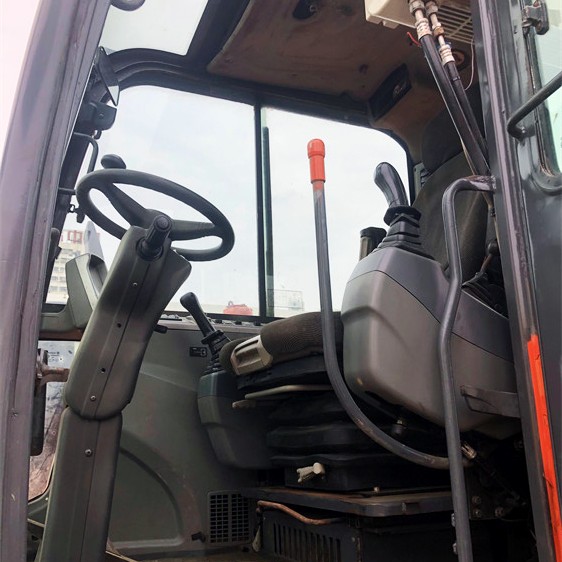 Fabriqué en Corée, original, utilisé, excavateur à roues Doosan DX60W-9, 6 tonnes, à Shanghai.