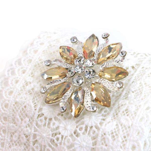 Hollowed Out round brooch pin Flora Ornament Shape For Women OEM ODM