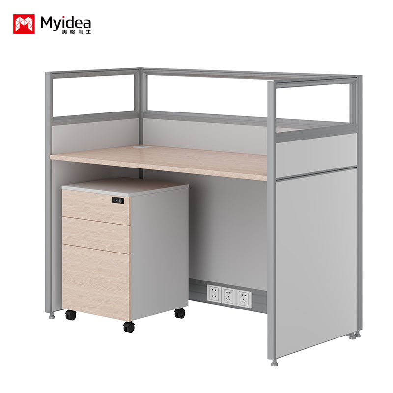 Private Single Workstation with Glass Panel Screen – Ideal for Open-Plan Office Privacy.