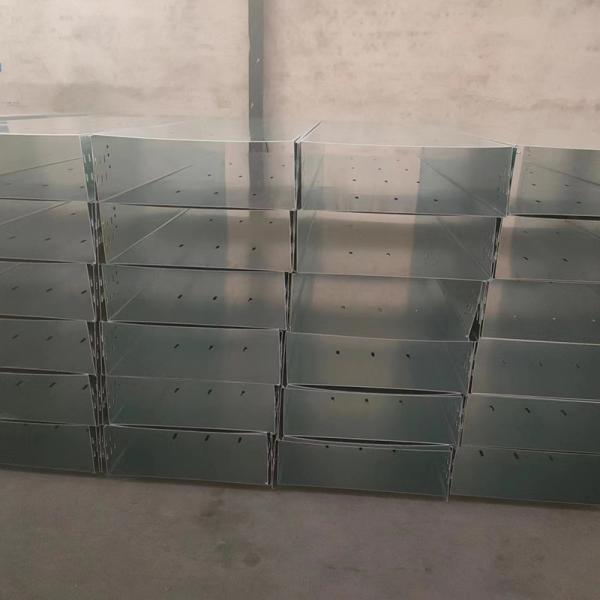 Plateau de câbles en acier d'argent monté au mur ou au plafond Méthode d'installation en argent Type d'entreprise