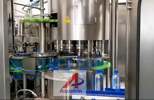 3 In 1 9.5KW Pet Bottle Filling Machine PLC 99.9% Accuracy With RO System