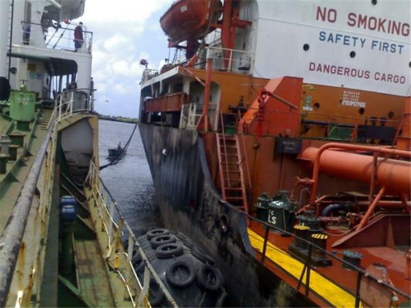 Rubber Yokohama Pneumatic Fenders for Ship Protection Hot Galvanizing Flange Diameter 0.5-4.5m