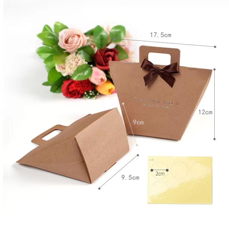 Сумка подарка бумажных мешков 9.5*9*12cm Kraft изготовленного на заказ логотипа белая присутствующая французская с лентой