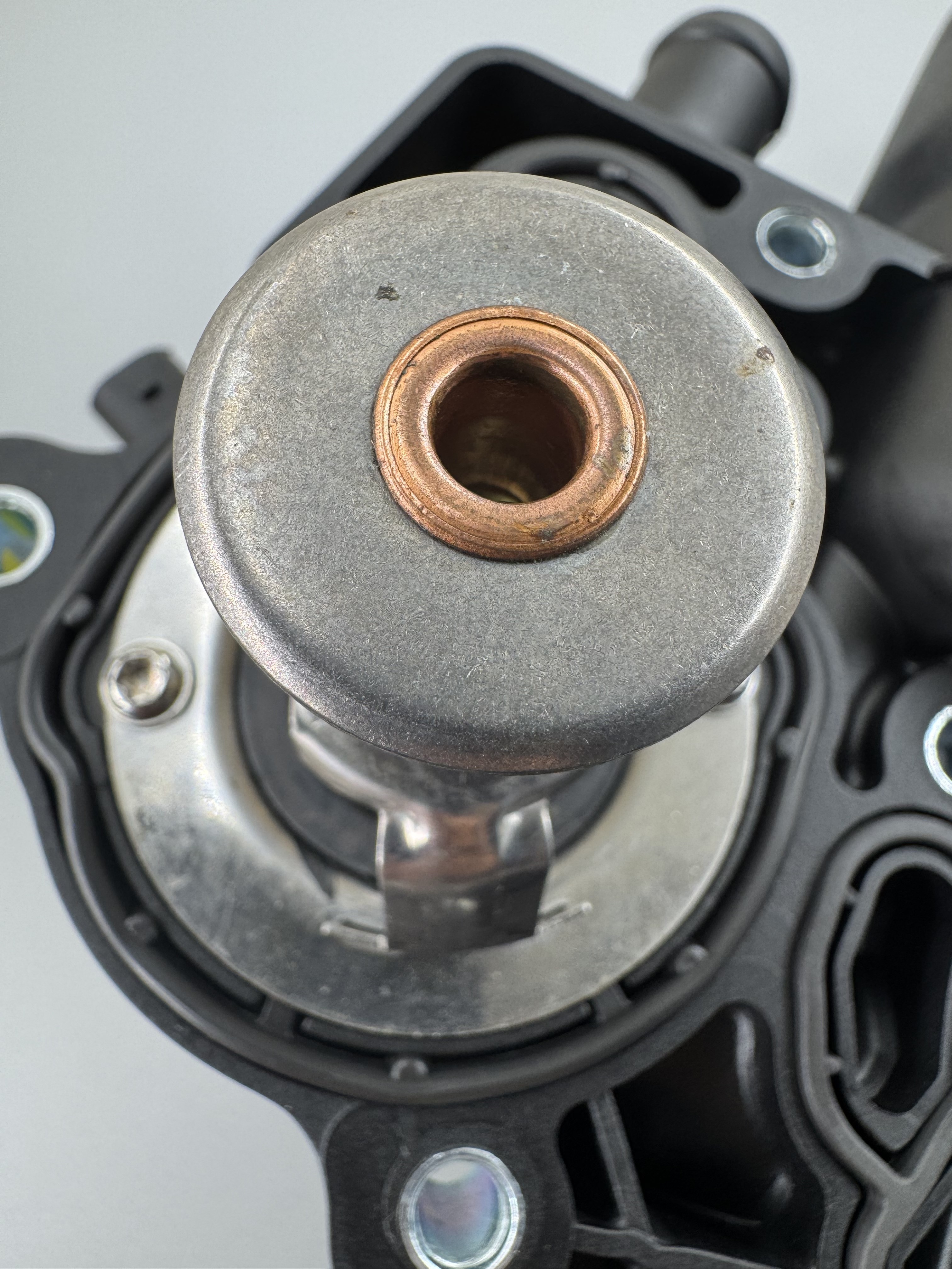 High-Quality Plastic Oil Filter Housing Assembly 059 115 389 K for 3.0T CRC Diesel Engines
