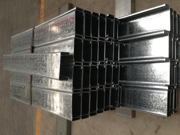Q235, Q195 galvanizou os Purlins de aço com estrutura secundária de aço estrutural