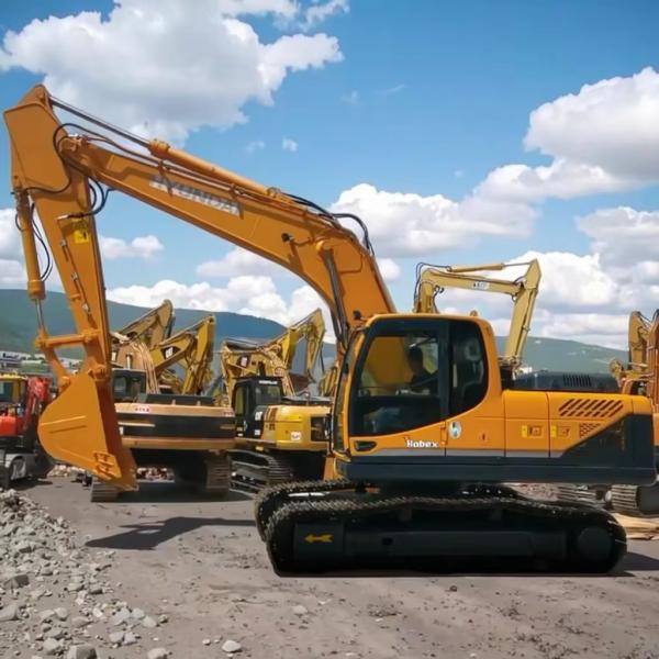 Excavatrice HYUNDAI d'occasion à usage intensif Hyundai 220 Digger d'occasion 114KW 2000 tr/min