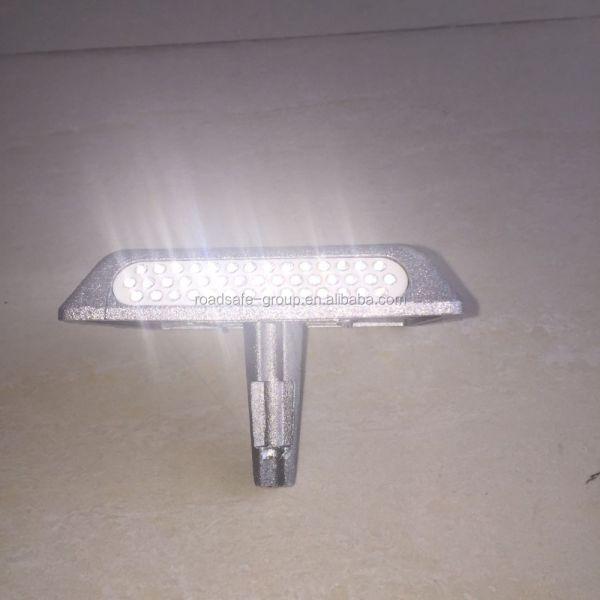 20 Years Pavement Marker PMMA Reflective Road Stud Price Road Spike Reflective Studs for Highway