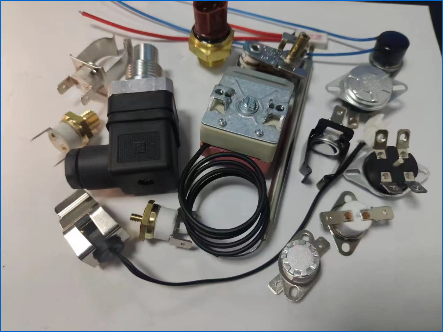 термостат 10A 250V 92C держателя KSD301 6.3mm вертикальный керамический биметаллический для струбцины трубы G18