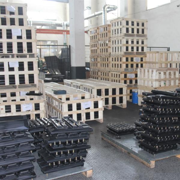 Черное уменьшение шума резиновых колодок экскаватора цвета для Хитачи ЭС120