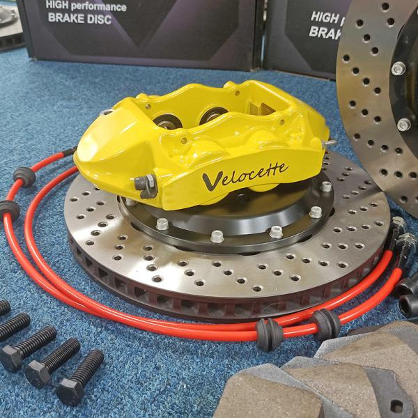 Les calibres de frein de Honda de la haute performance GT4 élèvent l'alliage d