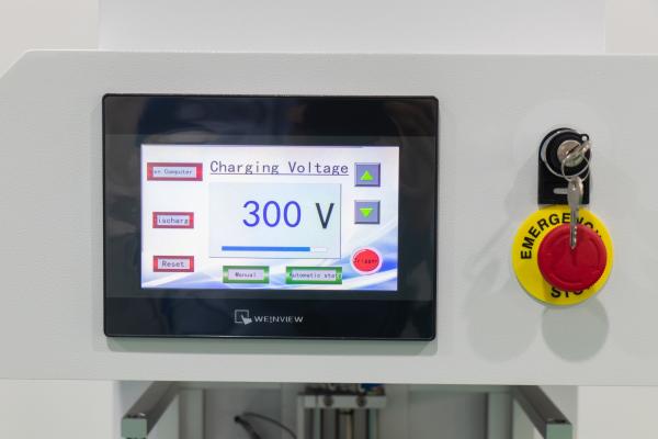 Simulador solar A+A+A+ para ensayos de panel grande IV de alta precisión -- 2600 mm*1500 mm