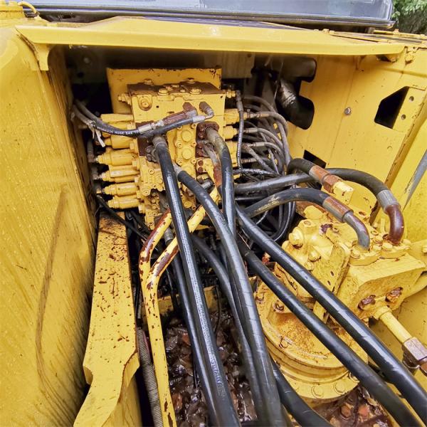 Komatsu PC200-7 Excavator in Good Condition with 0.8 m3 Bucket Capacity and 107 KW