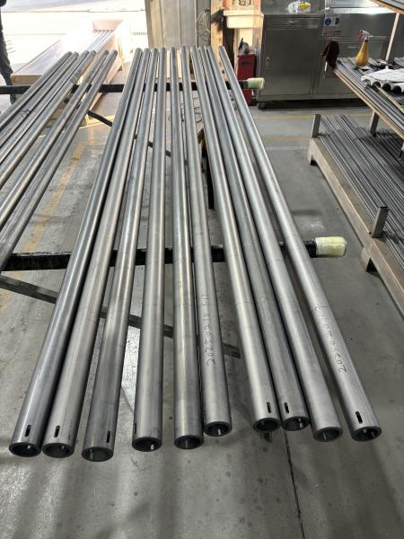 Rouleau en SiC fritté sans pression personnalisé, résistant à la chaleur à 1650℃ pour fours à sole à rouleaux