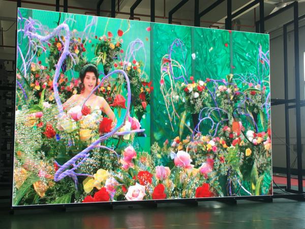 IP40 800cd/sqm P2.5 P3.9 Indoor Advertising Led Display