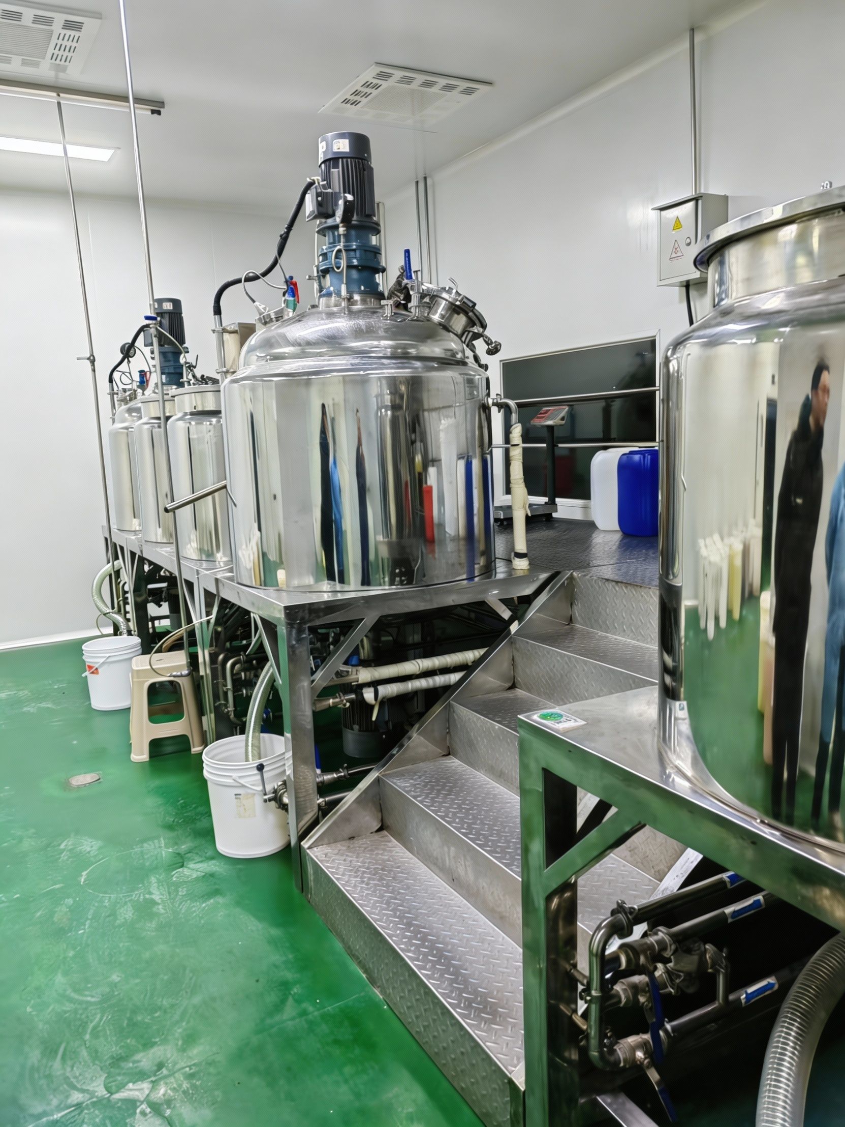 Semi-Automatic Integrated Shampoo Making Machine for Startups