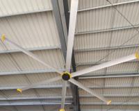 Eficiência Ventilador de teto industrial 5500 mm Diâmetro da lâmina 12200 m3/min Fluxo máximo de ar