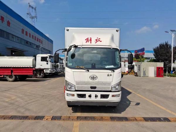 China National Heavy Duty Truck Group's New or Used 4 * 2 Rectangular Flammable Liquid Explosion-proof Vehicles for Sale