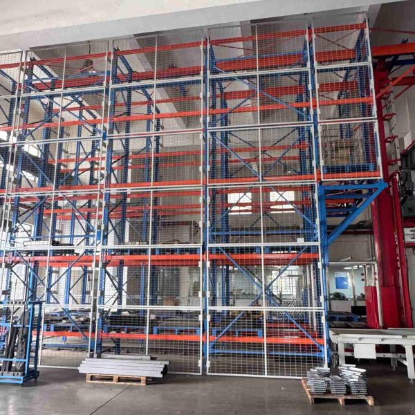 High Precision Pallet Stacker Crane Systems Double Column Pallet Storage 2000kg