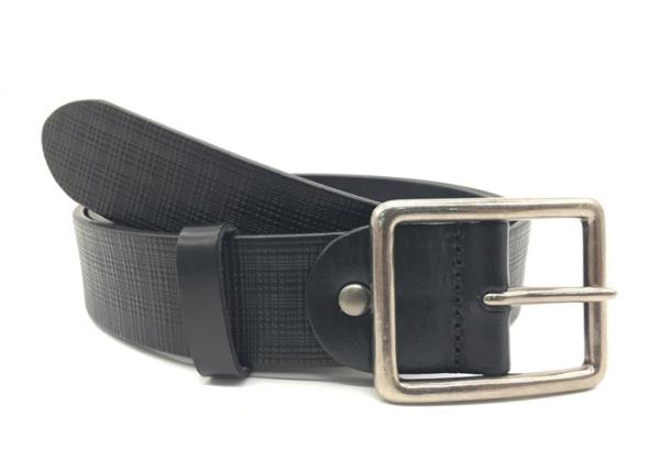 Embossed Checks Pattern Leather Casual Jeans Belt For Men With Classic Single Prong Buckle
