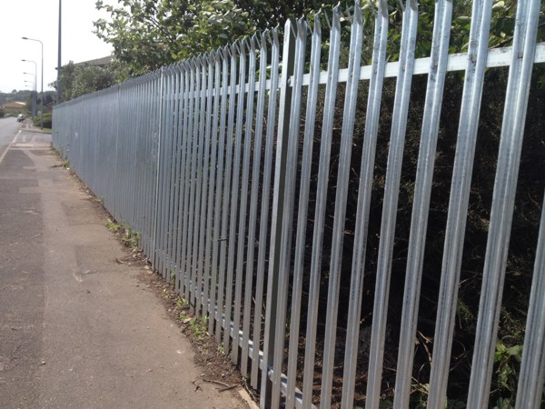 2.0m High W Section Galvanized Palisade Fencing Steel