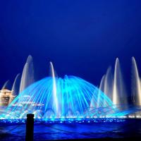 Des fontaines flottantes dynamiques avec des lumières et des équipements de divertissement