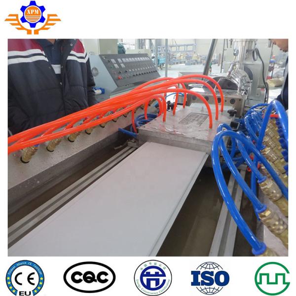 Linha linha plástica da extrusão do painel de teto do Pvc de WPC da extrusão da placa de 320Kg/H