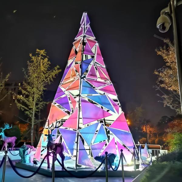 Outdoor Giant LED Lighting Christmas Tree Decoration Customizable 6m