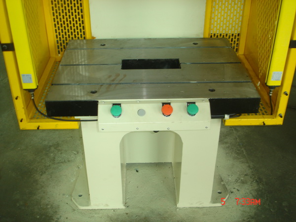 Тип машина c металлического листа привода 2mm PLC гидравлический прессы 125T с worktable 800mm