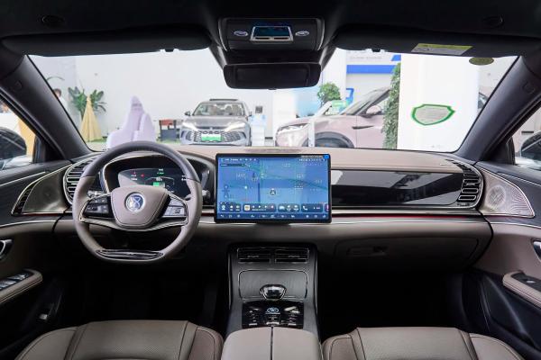 Mid-large Vehicle Byd PHEV Dm-2024 Dm-I Honor Version 121Km Privilege Type Features Sedan