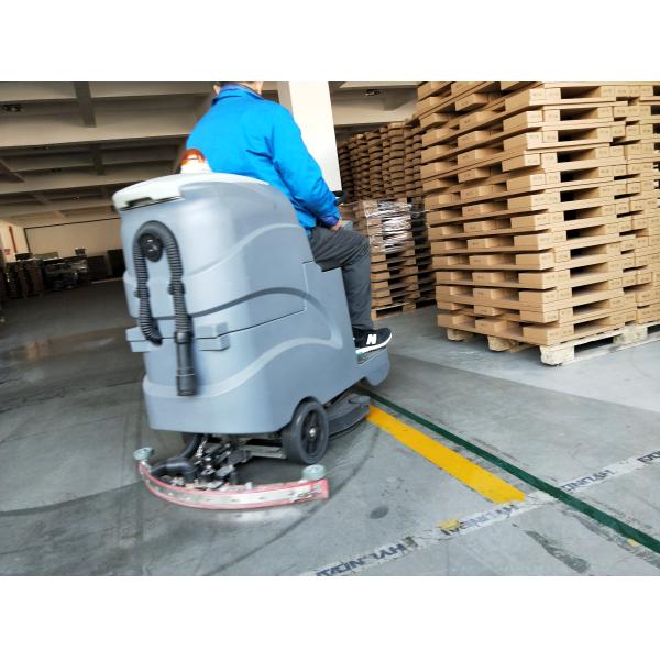 Paseo de la zona de restaurantes en tipo de conducción del secador del depurador del piso mini con el piloto