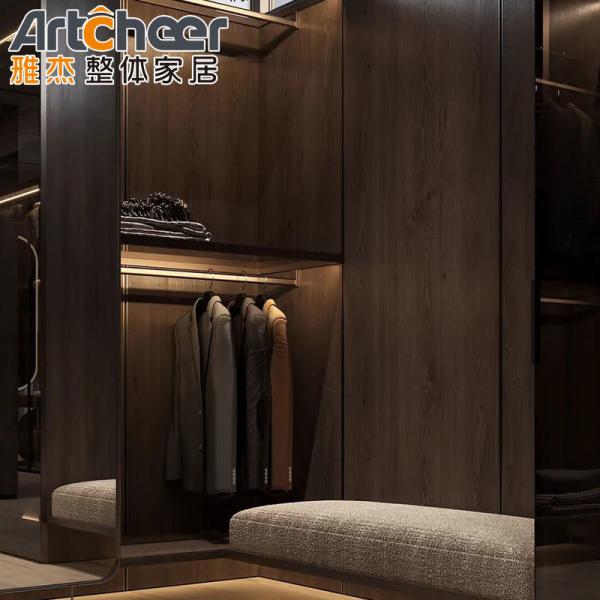 Mobiliário de quarto de madeira de design moderno com porta de vidro e armários