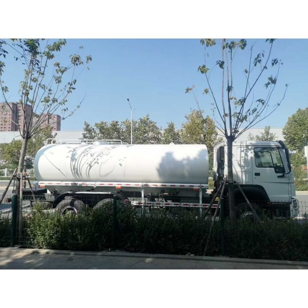 HOWO Water Tank Truck with 21-30t Load Capacity and Sinotruk HOWO Chassis for Reliable Water Transport and Sprinkling