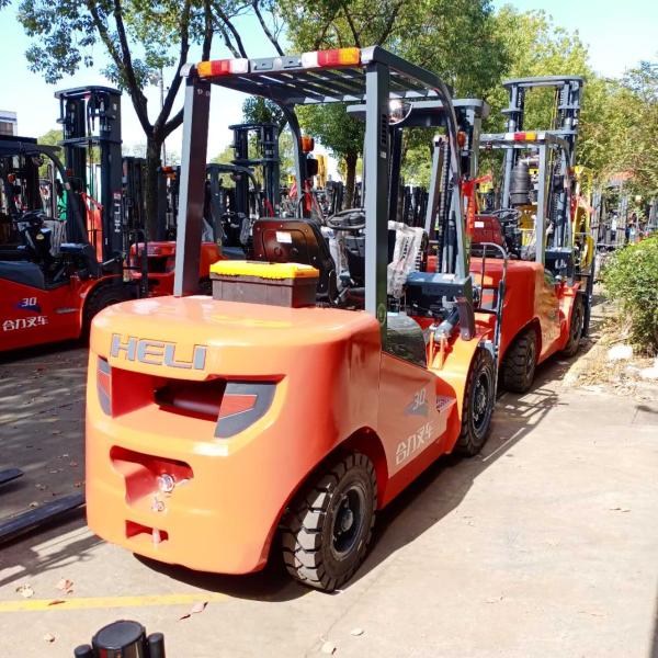 Original Color 3 Ton Second-hand HELI CPCD30 Diesel Forklift in Perfect Working Condition