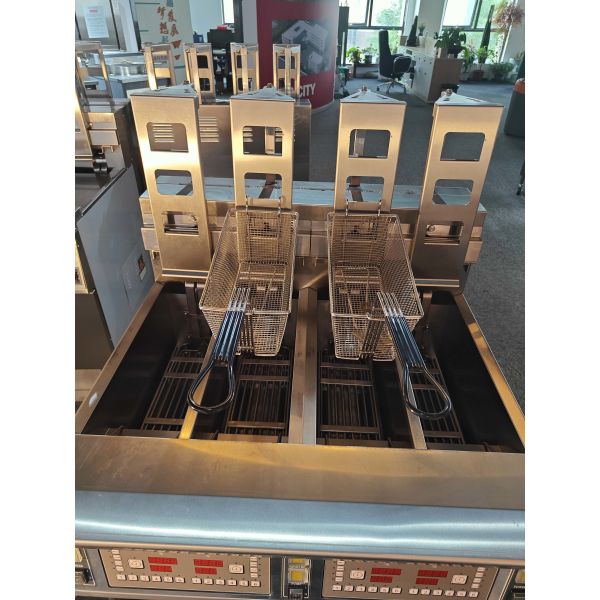 OFE-H413 Auto Lift 4 Pots 4 Baskets Digital Computer Panel With Oil Filter System 28kw Electric&Gas Open Deep Fryer