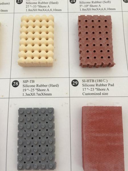 Hoja de goma de espuma de silicona perforada de color beige / rojo / gris, Hoja de goma de esponja de silicona tamaño 10mm X 0.9m X 1.8m